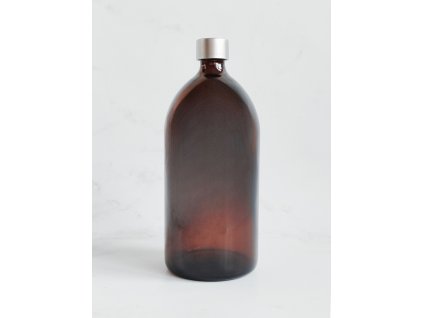 SKLENĚNÁ JANTAROVÁ LÁHEV MONA 1 000 ml se stříbrným uzávěrem