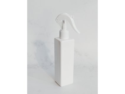 Bílá hranatá lahvička LUNA 250 ml s bílým rozprašovačem MINI