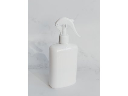 Bílá oválná lahvička LIMA 400 ml s bílým rozprašovačem MINI