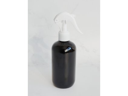 Černá lahvička BELA 300 ml s bílým rozprašovačem MINI