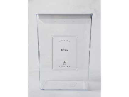 KÁVA rozměr 6 × 8 cm – průhledná vinylová, voděodolná, omyvatelná samolepka na dózy, základní písmo komplet