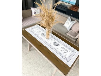 24324 obrus gobelinovy srdce 45x140 cm