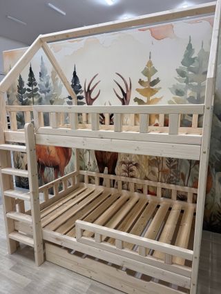Patrová postýlka 🌟 - lakovaný dekor - úložný prostor - zábrana práva strana #domeckovepostelekids #domcekovapostel...