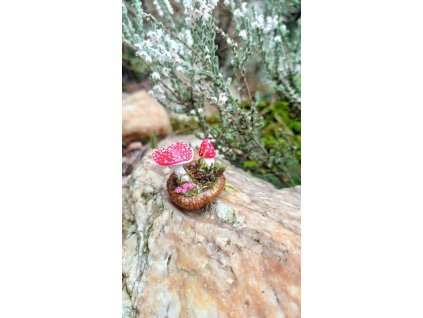 Květináč s muchomůrkou