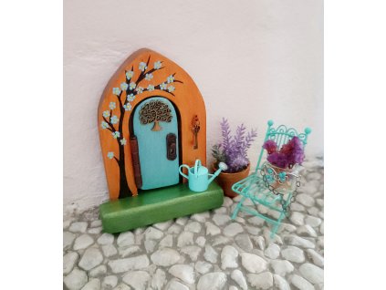 Dvířka pro domácího skřítka se stromkem