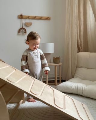 Koulelo se koulelo... Nevěřili byste kolik radosti udělá tato količkodráha! A když ji otočíte stane se z ní skluzavka. 🥳