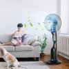 Stojanový ventilátor HOMCOM s rozprašovačem vody 2.8l, funkce mlhy, nastavitelný úhel sklonu, kov, výška 120cm pro chladivé osvěžení | Aosom.de