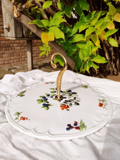 Francouzský porcelánový tác na dort REVOL s ovocným dekorem a zlatým úchytem