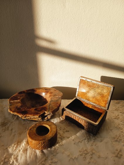 Italský alabastrový set Romano Bianchi – popelník, dóza, prostřední kus