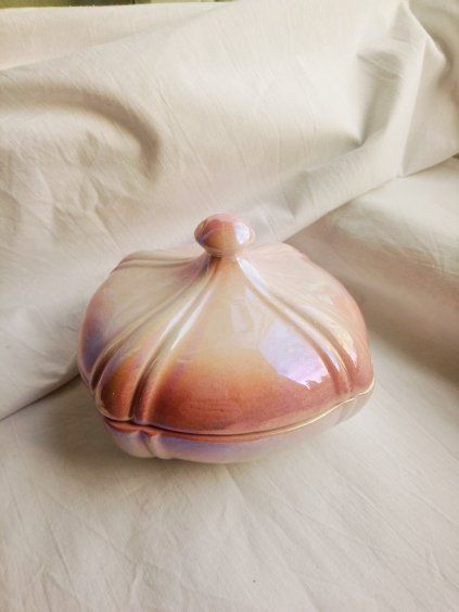 Růžová perleťová dóza