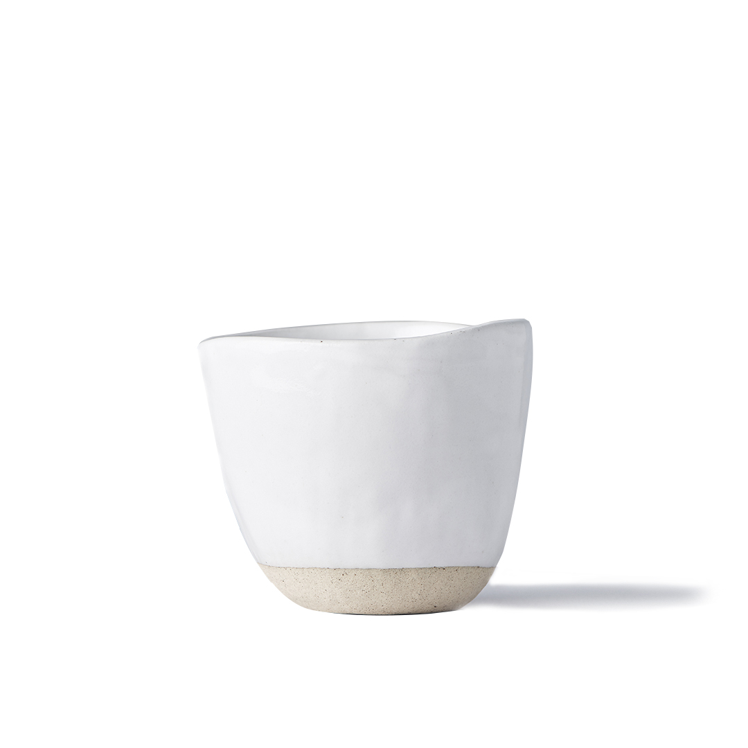 Levně Made in Japan Hrnek bez ucha s nepravidelným okrajem Tea Cup bílý 180 ml