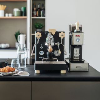 Najlepší kamarát pákového kávovaru je mlynček. Spolu tvoria nerozlučnú dvojicu vďaka, ktorým si pripravíš obľúbené...