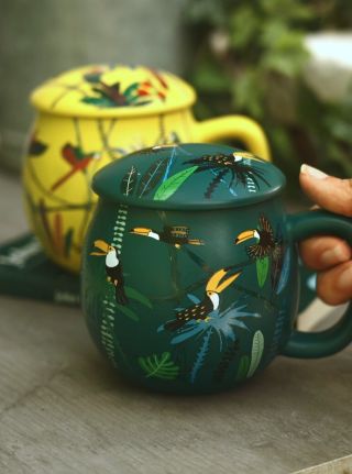 Každý ma svoju obľúbenú šálku kávy či čaju. Kvalitné šálky a porcelán je to čo potrebuje každý. Udržia teplotu obľúbeného...