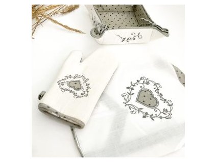 Vyšívaný set : obrusy ,kuchynská zástera,chňapka a podložka,košík (Veľkosť obrus 85x85)