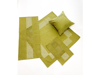 Vyšívaný obrus zelený 011 (Veľkosť 40x140)