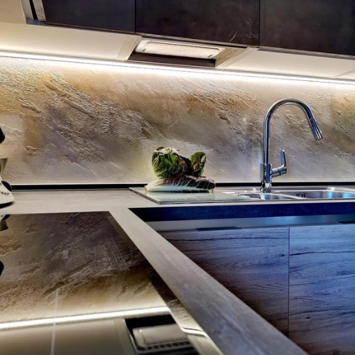 Stěrka za kuchyňskou linku