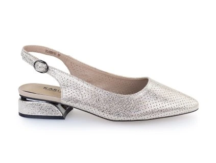 lodicka s otevrenou spickou