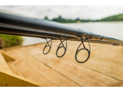 Preston Innovations Monster Xtreme Distance Feeder 4.0M 180g 3 diely