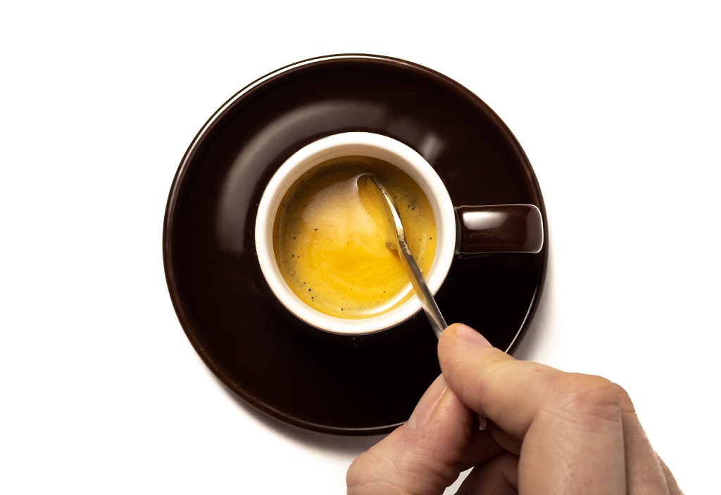Připravte si dokonalou kávu v automatickém kávovaru.
