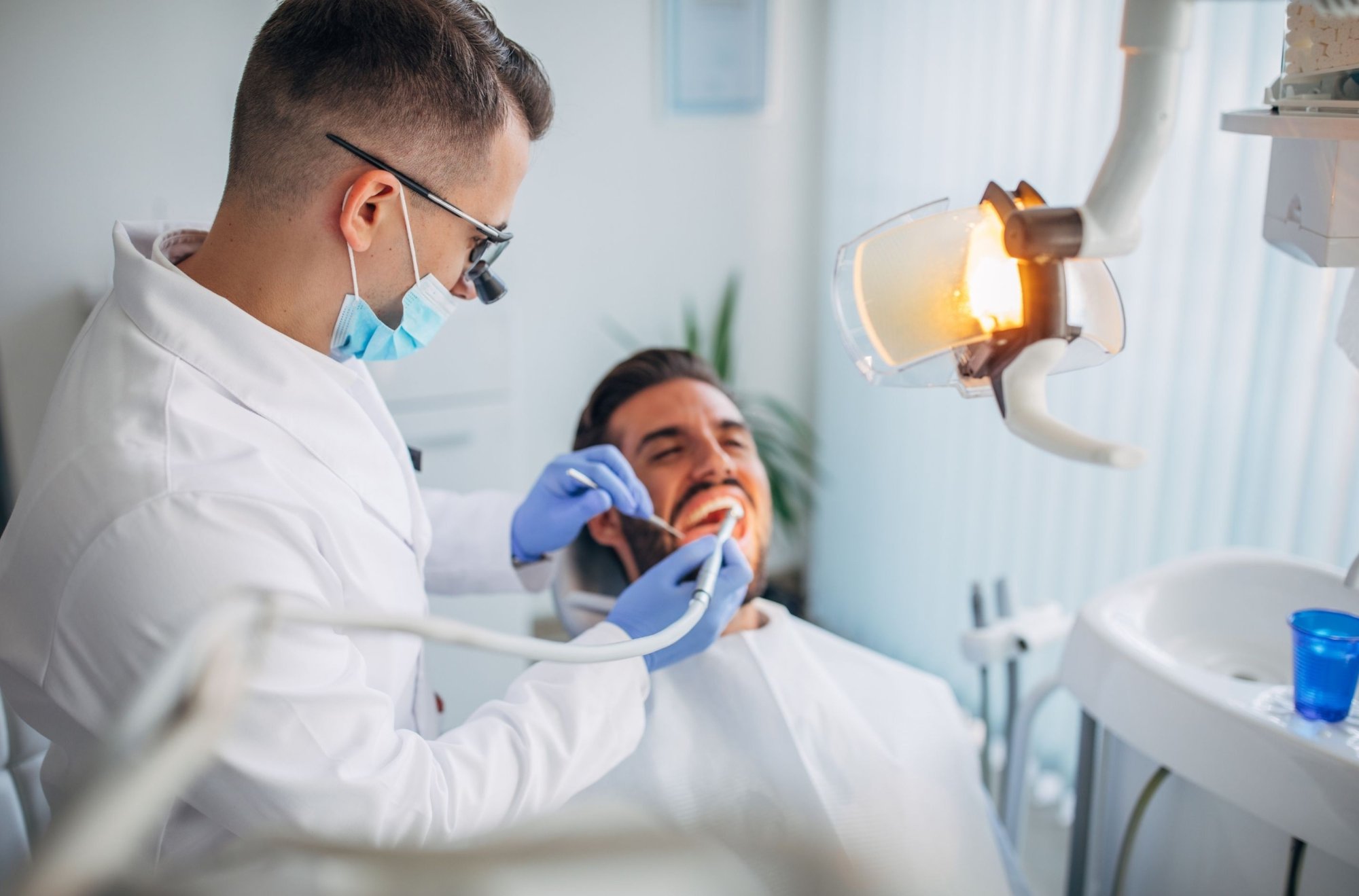 Jak často a jak správně chodit na dentální hygienu: Kompletní průvodce pro pacienty i odborníky