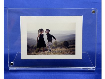 Fotorámeček 10x15 z průhledného plexi přední pohled
