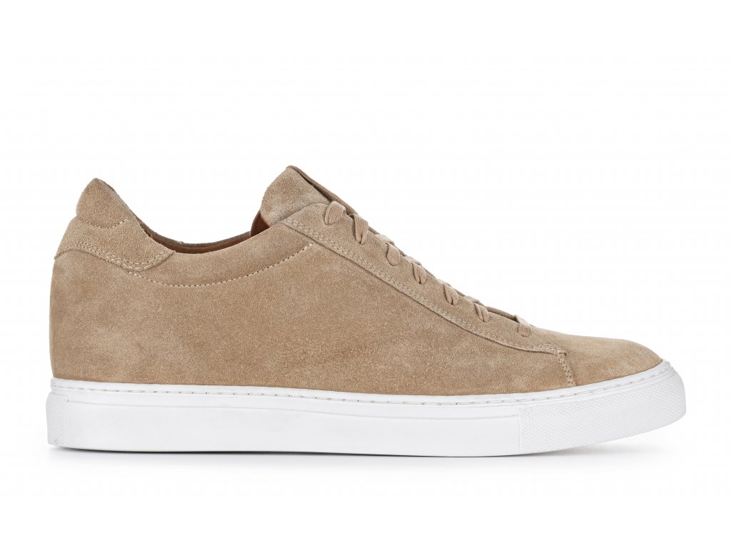 styling beige sneakers