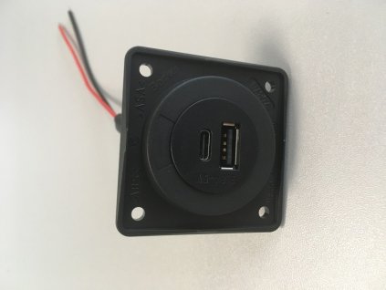 Vestavná zásuvka USB A/C Berker-černá
