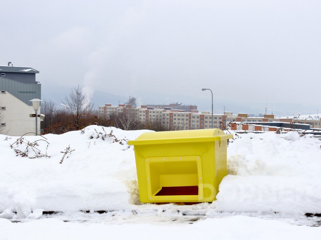 Připravte se na zimu a pořiďte si kvalitní posypové nádoby
