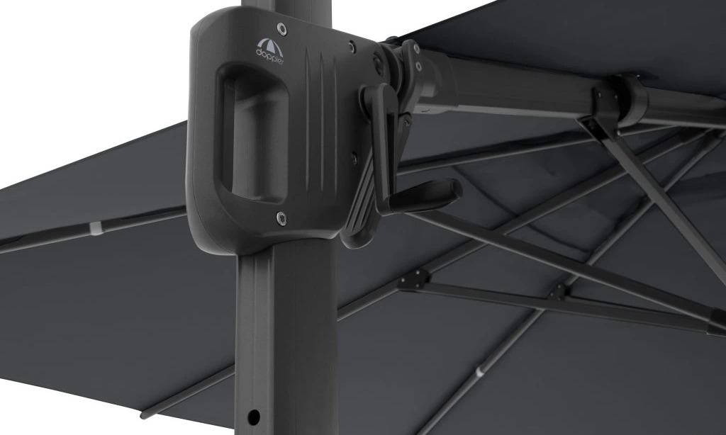 Detail klikového mechanismu s logem Doppler a hliníkovými vzpěrami slunečníku Life