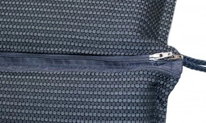 Detail zipu na polstru Living 2097