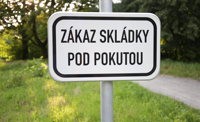 tabulka-zakaz-skladky