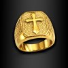 Pánský ocelový prsten Almafir ve zlatém provedení s křížem (1)