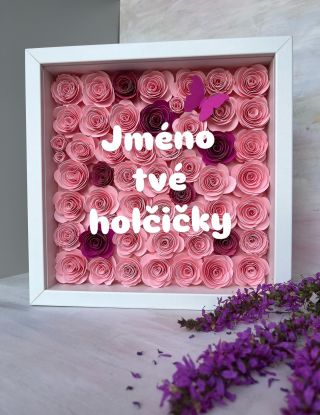 Jeden z nejoblíbenějších - květinový obrázek v růžových barvách a jménem na přání. 🩷 Hodí se do pokojíčku pro malé i větší...
