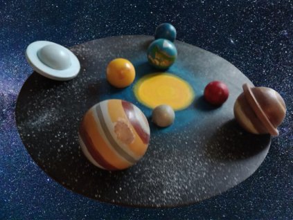 Fából készült naprendszer – levehető bolygókkal