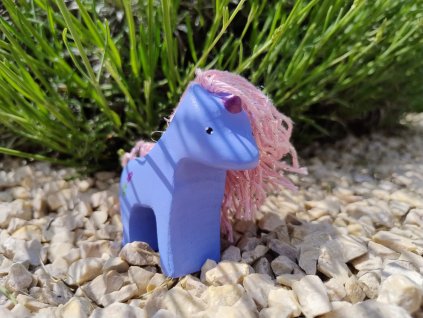 Levendula egyszarvú csikó