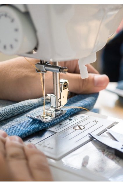womens hand working on sewing machine picture id862120160