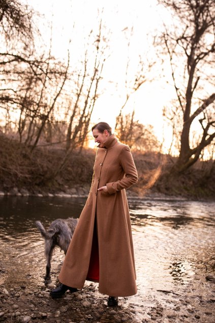 PRODUKT TÝŽDŇA + PREDOBJEDNÁVKA FARIEB: Dlhý dámsky romantický kabát s kašmírom (VIAC FARIEB)