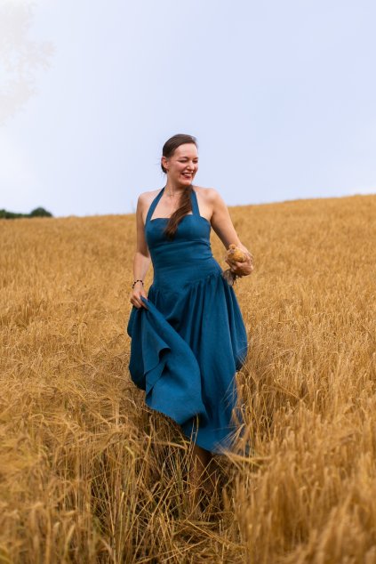 Dámske šaty s viazaním okolo krku a princess sukňou (VIAC FARIEB)