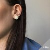 Náušnice oceľ - keramické biele kvety