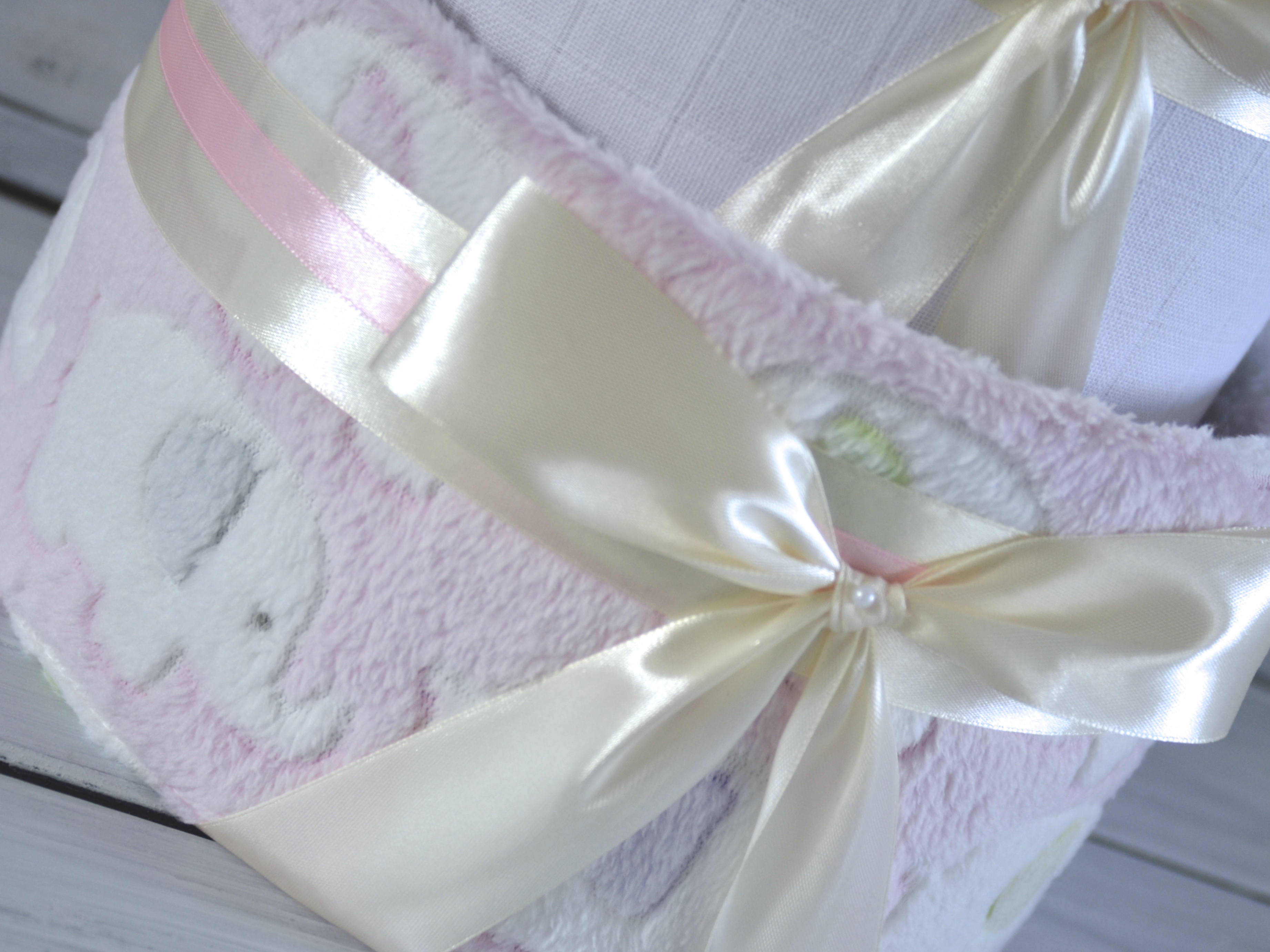 Růžová deka se sloníky nově i na dvoupatrovém plenkovém dortu