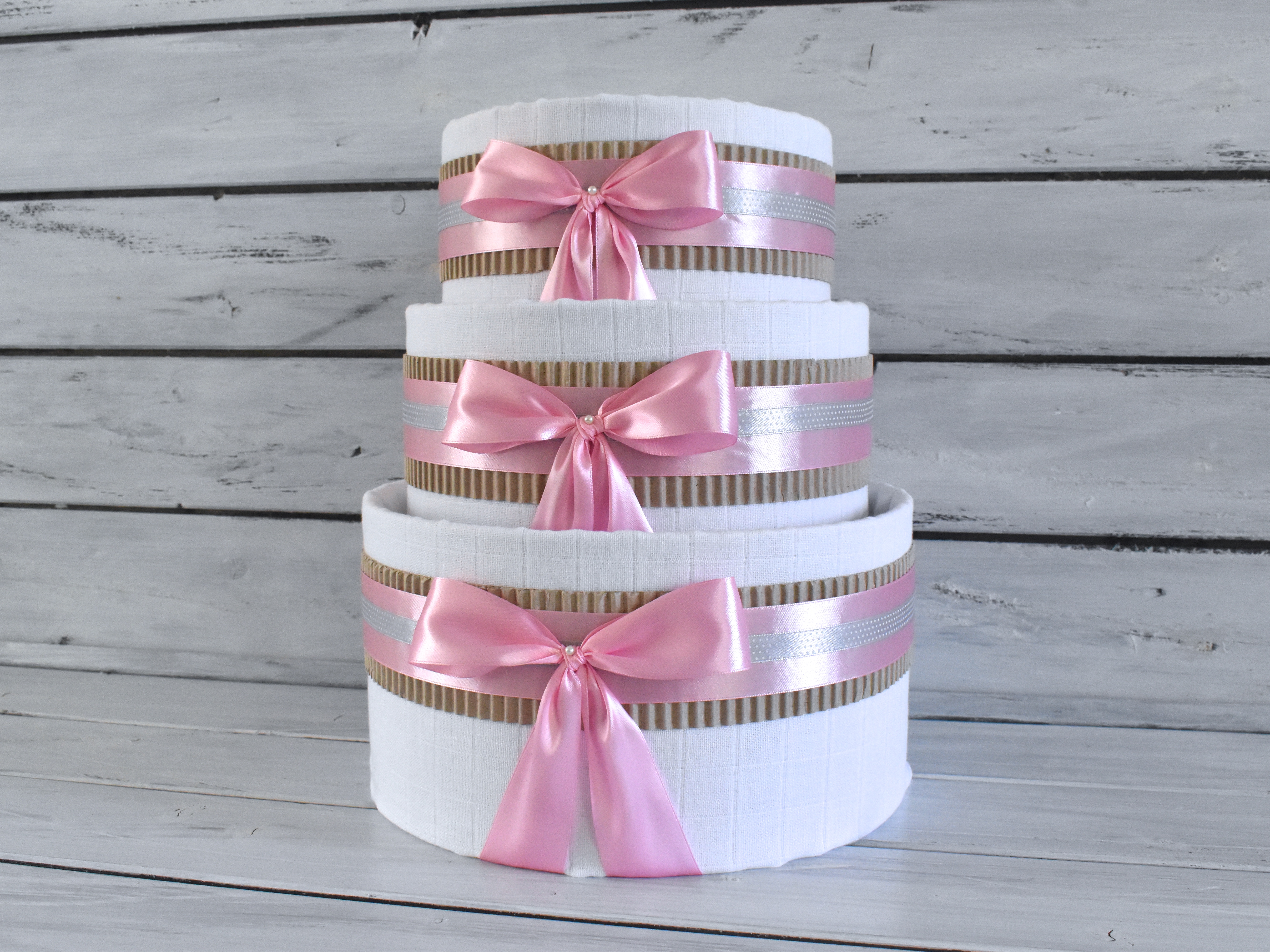 Nové plenkové dorty tvořené hlavně z plenek Pampers Premium Care