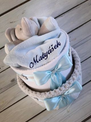 Vánoční dortNEdort s vyšitým jménem❤️🎁🎄#dortnedort #darek #výšivka #darekpromiminko