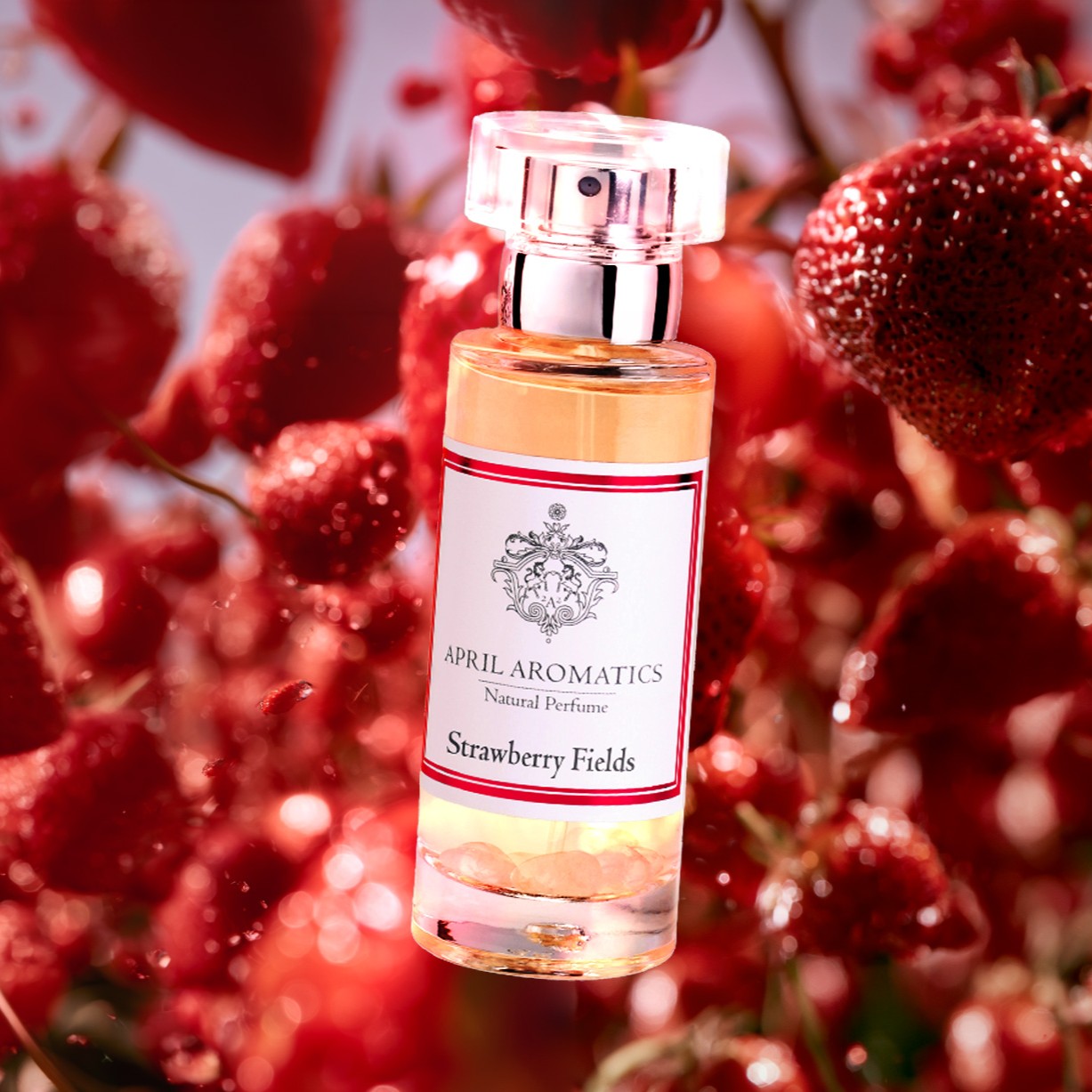 April Aromatics Strawberry Fields — jahodové a květinové tóny