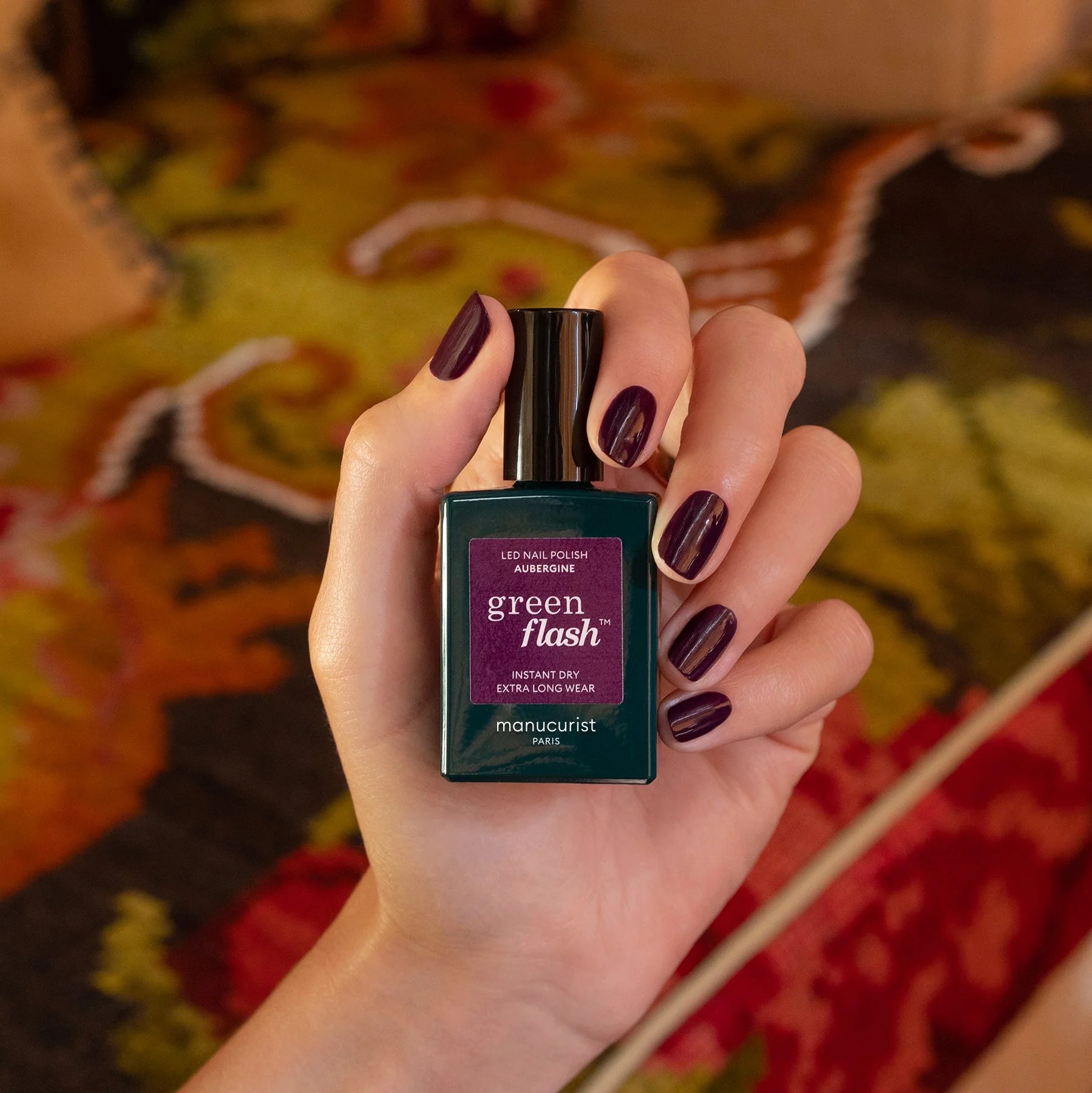 Manucurist Green Flash LED lak v odstínu Aubergine, 15 ml