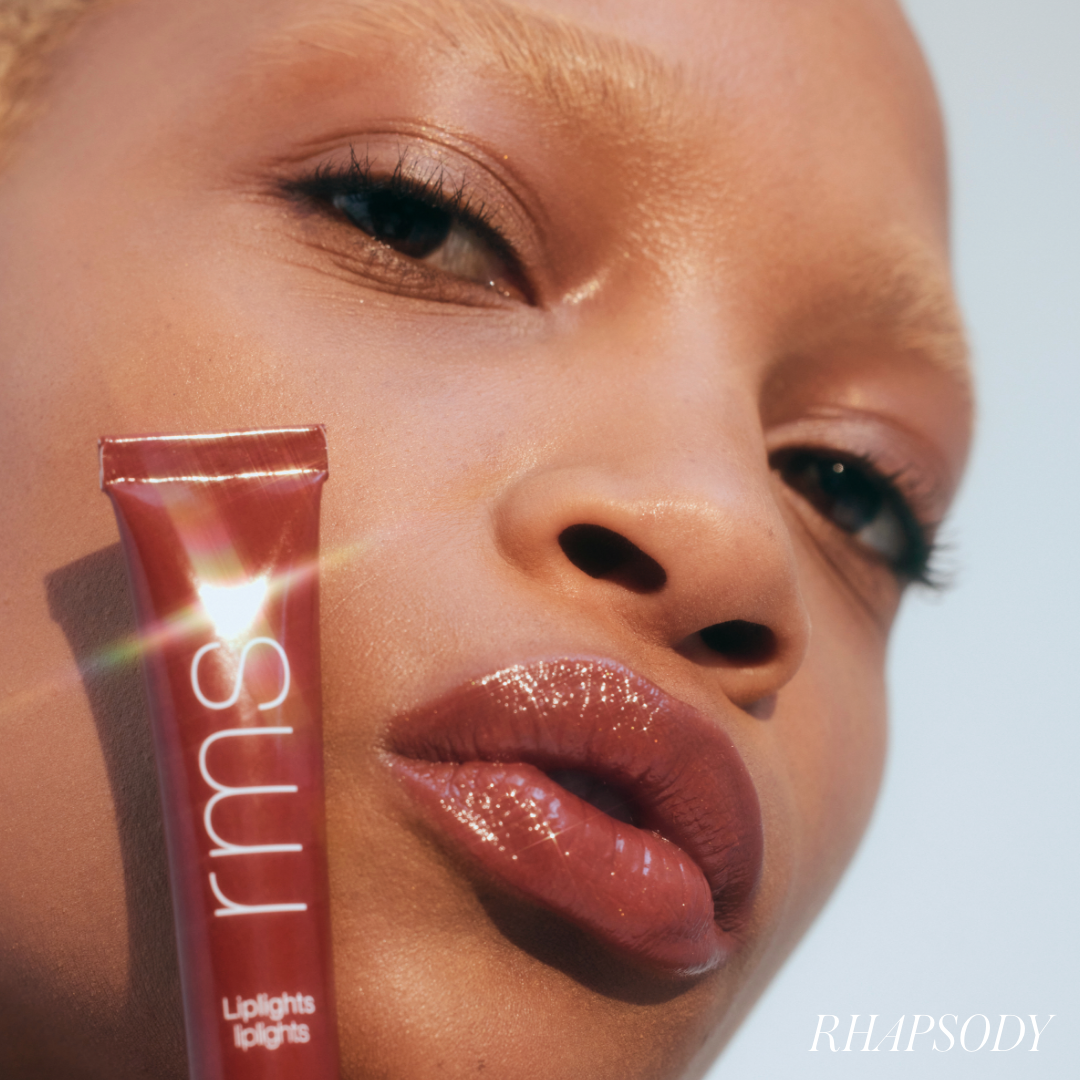 Modelka s krémovým leskem na rty RMS Beauty Liplights