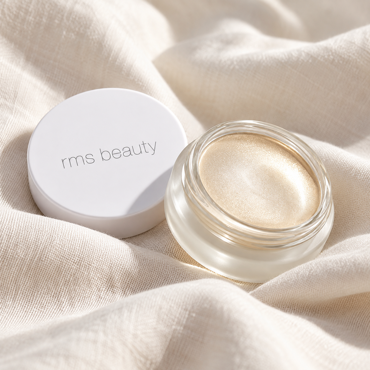 Krémový rozjasňovač RMS Beauty Living Luminizer na látce