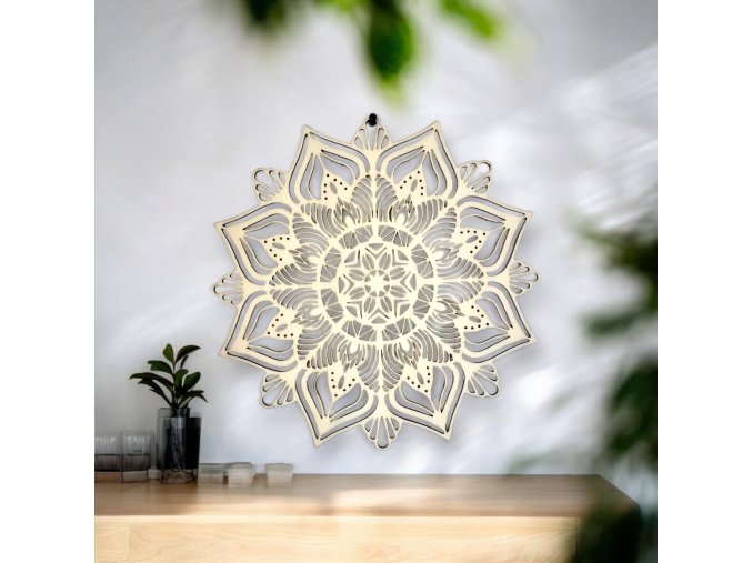 dekorace dřevěná vyřezávaná mandala