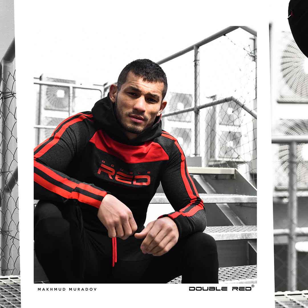 Koláž zápasníků a umělců v oblečení DoubleRed