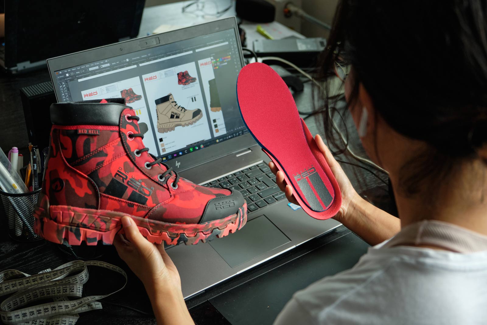 Detailní záběr na kvalitní materiály a šití oblečení DoubleRed
