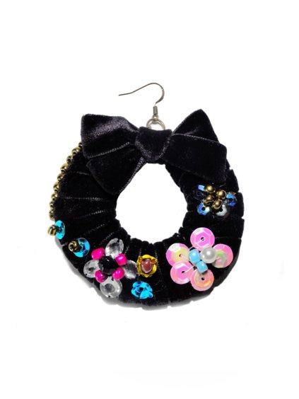 WREATH WITH SEWING APPLICATIONS